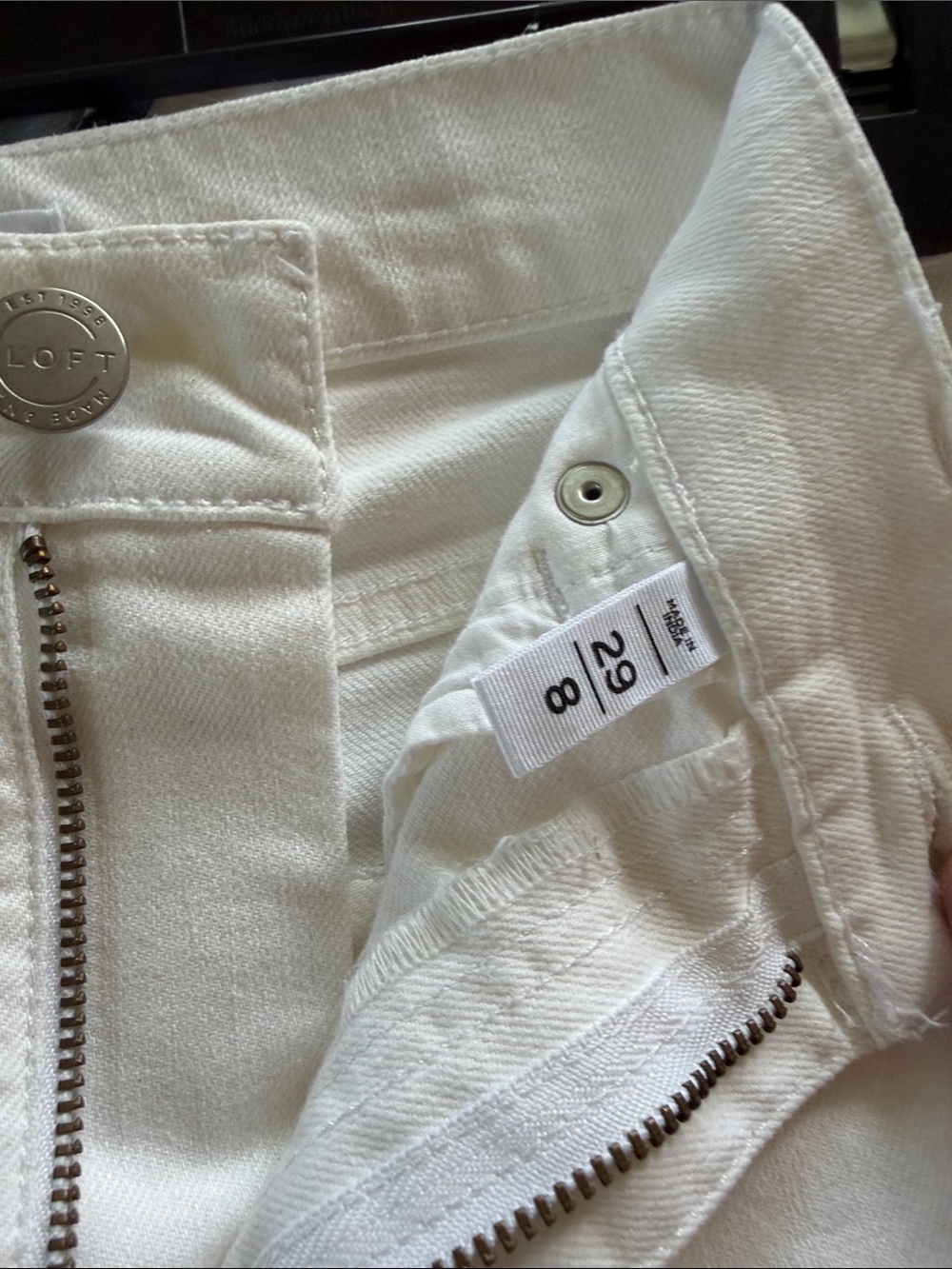 LOFT White Frayed Hem Denim Cutoff Shorts size 8 - Picture 7 of 8